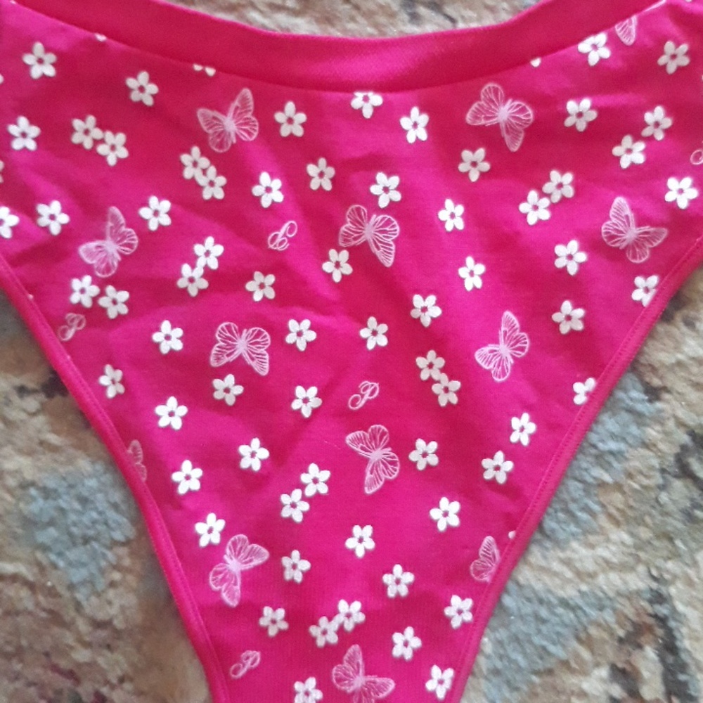 Pink VS thong - Picture 4 of 14